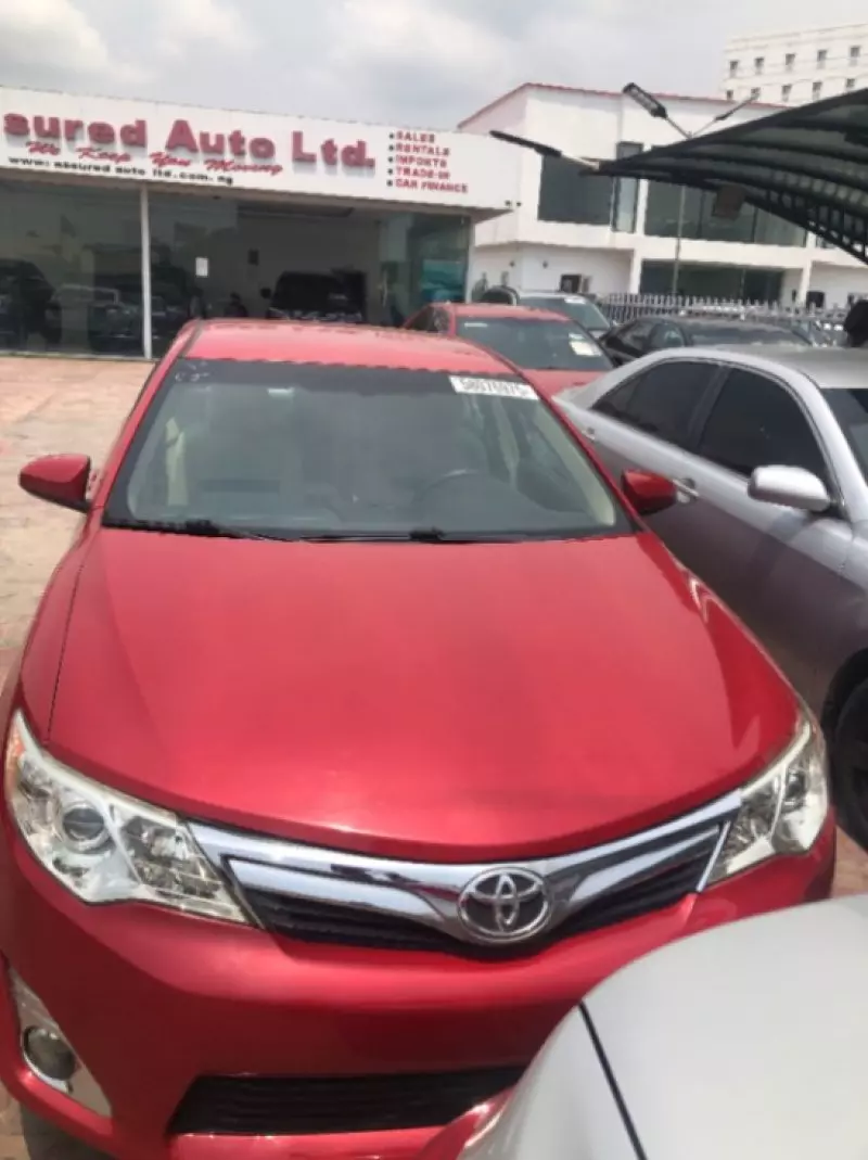 Toyota Camry   - 2012