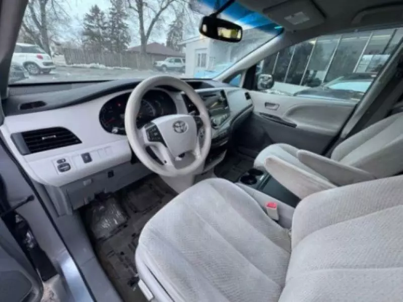 Toyota Sienna   - 2013