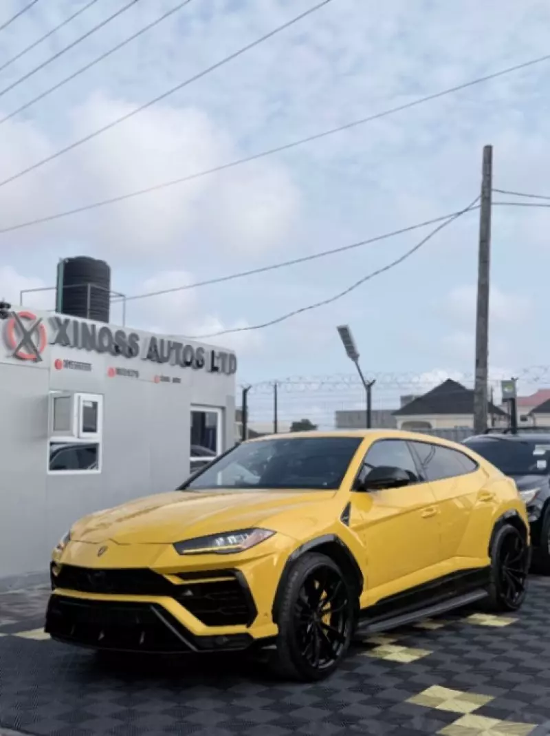 Lamborghini URUS   - 2022