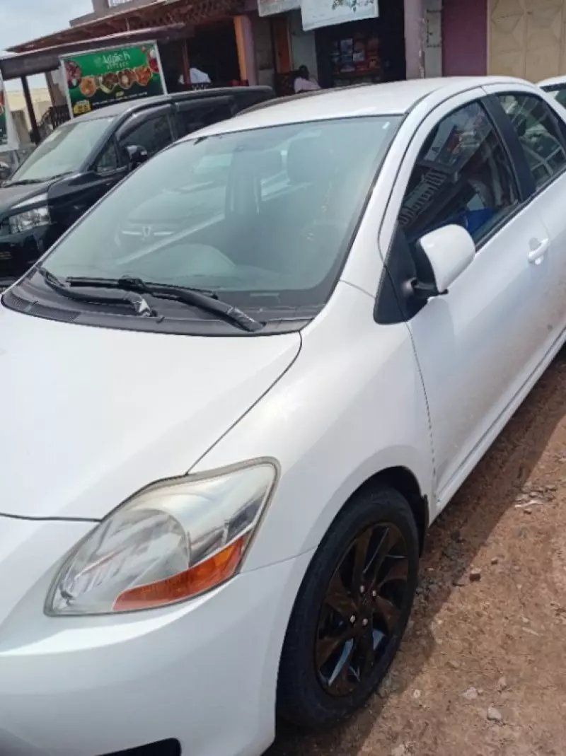 Toyota Yaris   - 2016