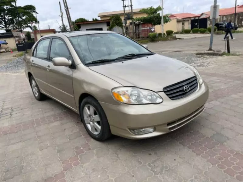 Toyota corolla   - 2004