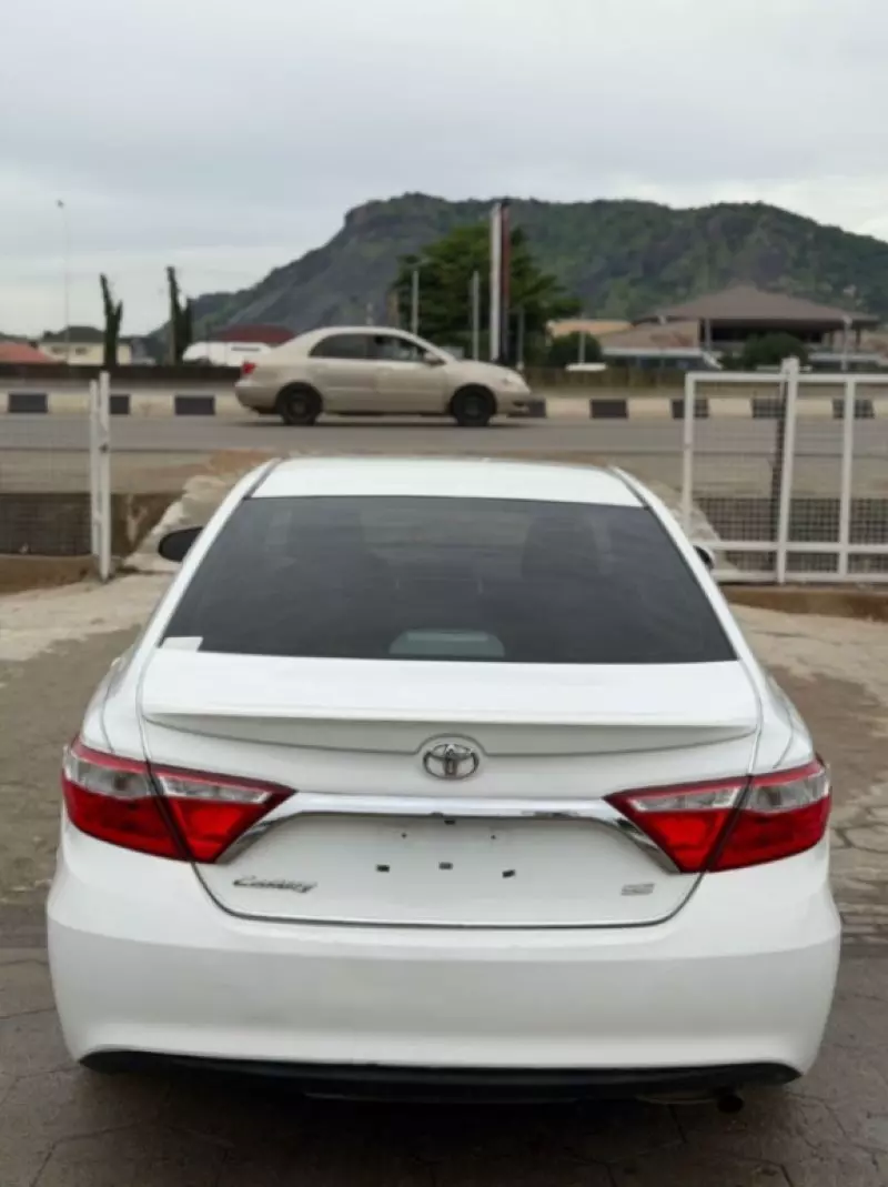 Toyota Camry - 2016