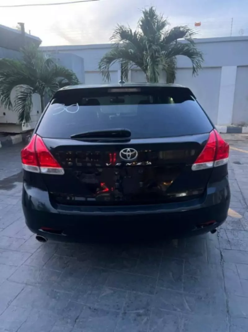 Toyota Venza   - 2011