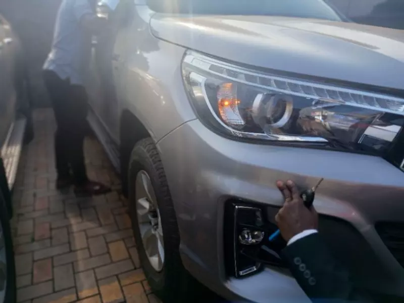 Toyota Hilux   - 2019