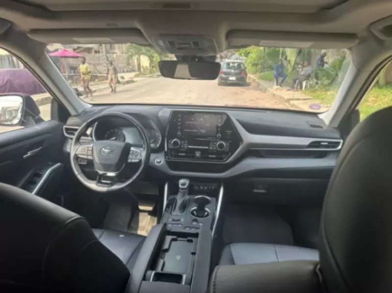 Toyota Highlander   - 2021