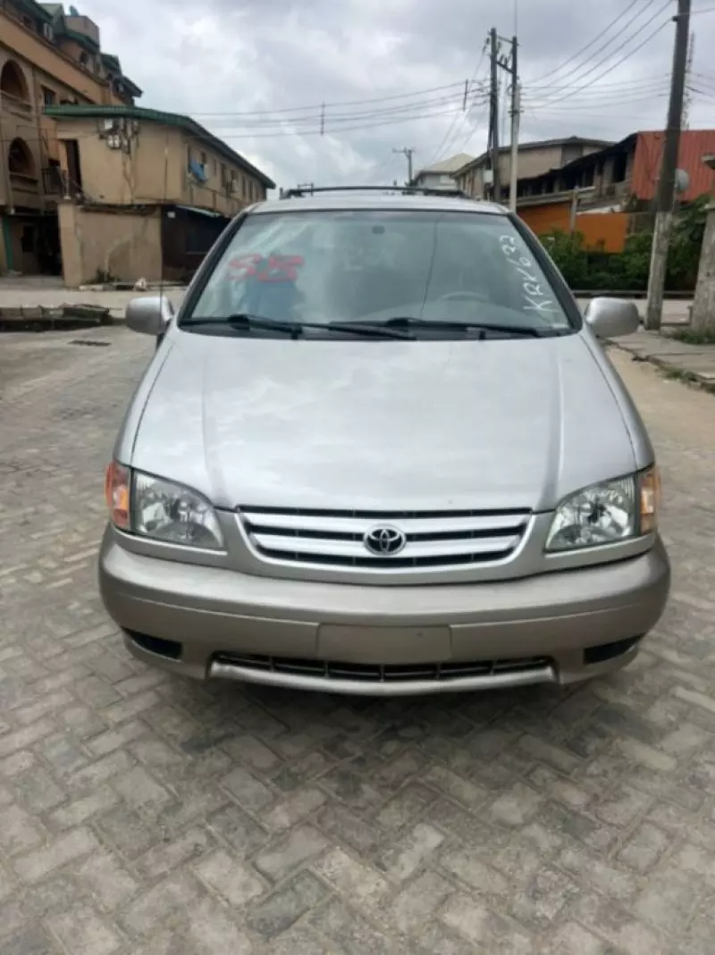Toyota Sienna   - 2001