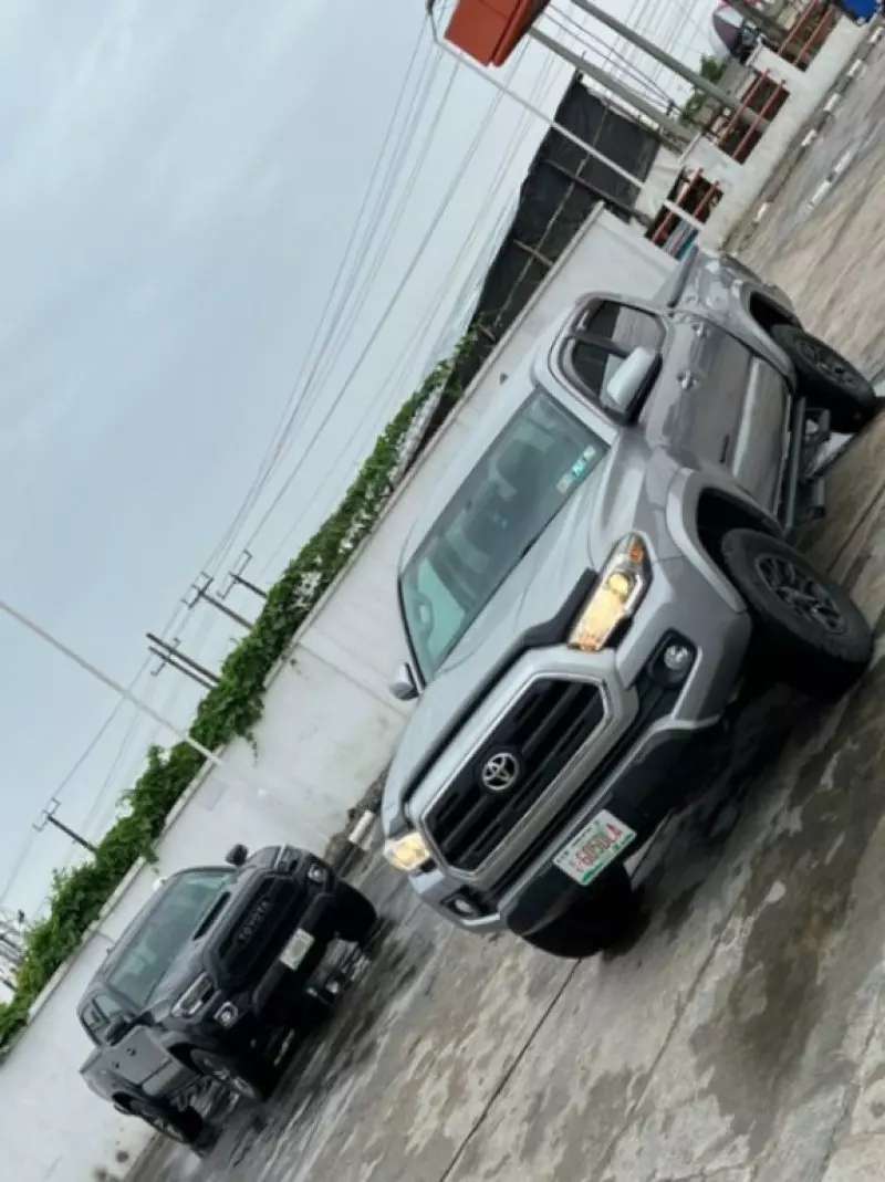 Toyota Tacoma   - 2017