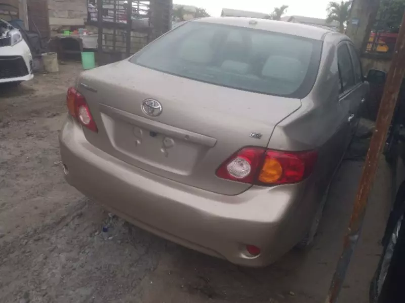 TOYOTA Corolla   - 2010
