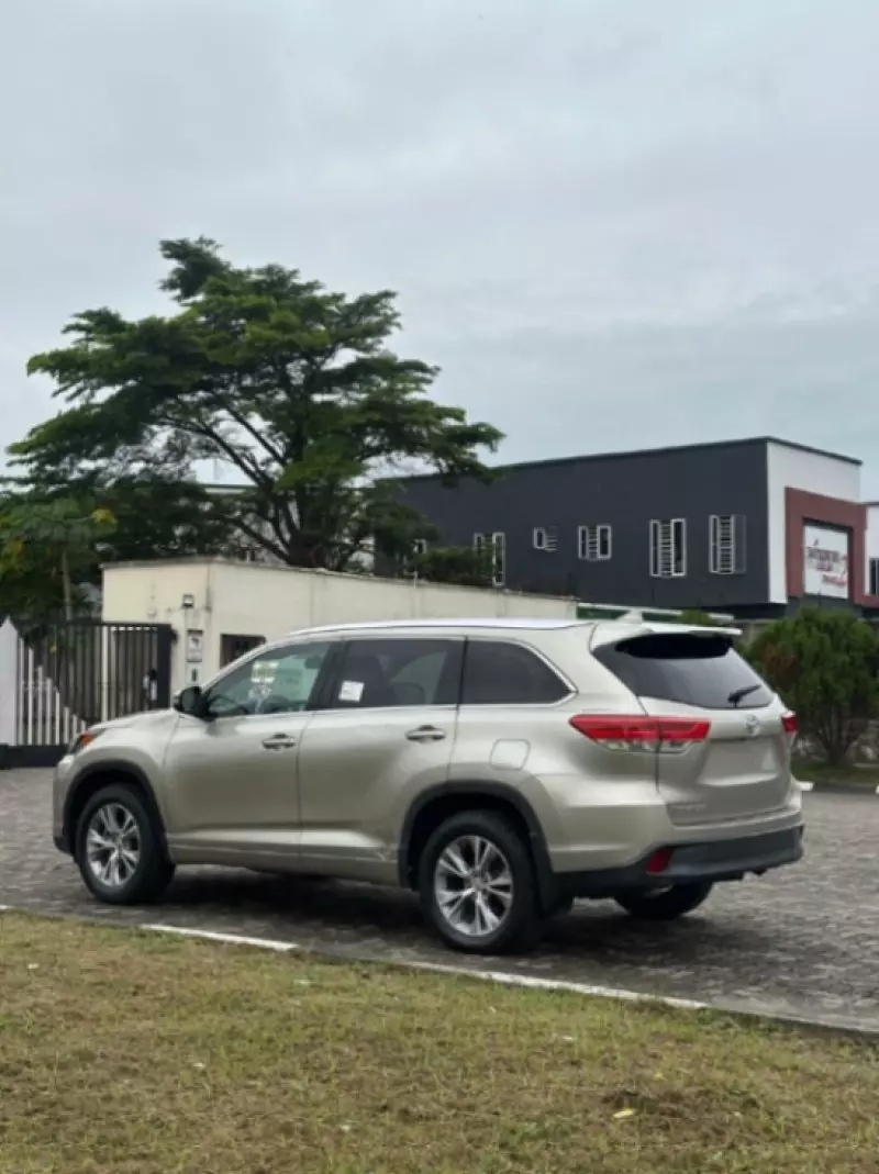 Toyota Highlander - 2015