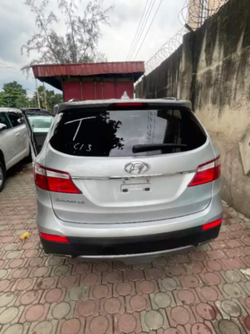 Hyundai Santa Fe   - 2014