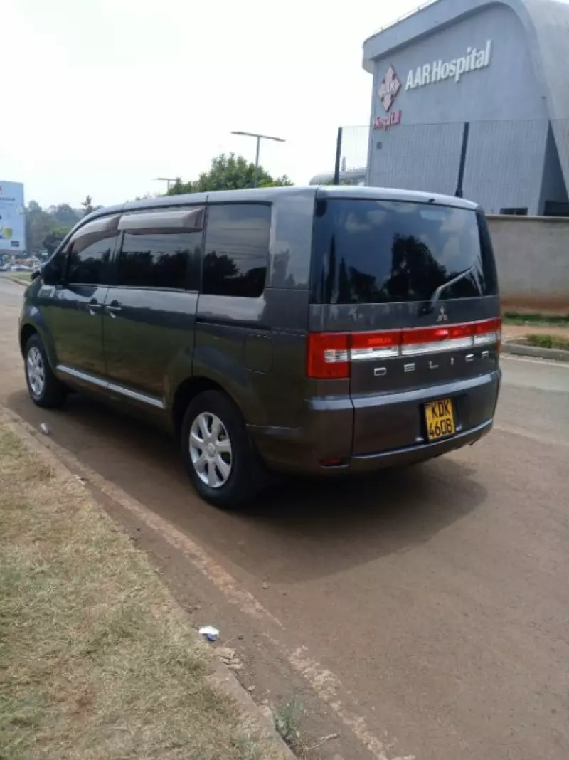 Mitsubishi Delica    - 2015