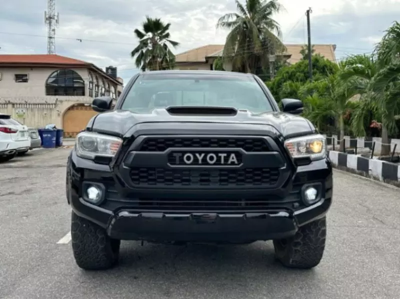 Toyota Tacoma   - 2017