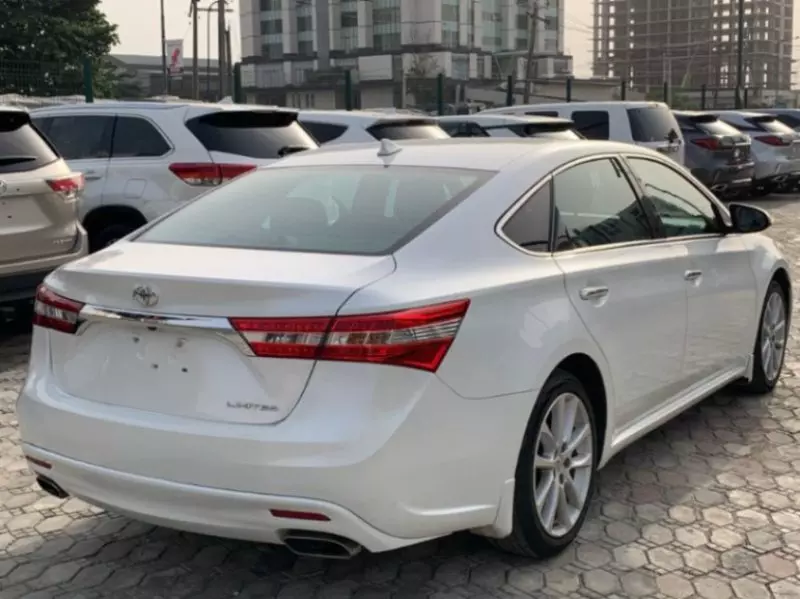 Toyota Avalon   - 2015