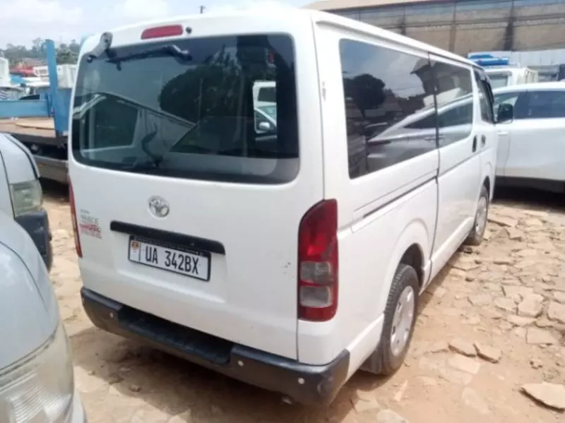 Toyota Hiace   - 2011