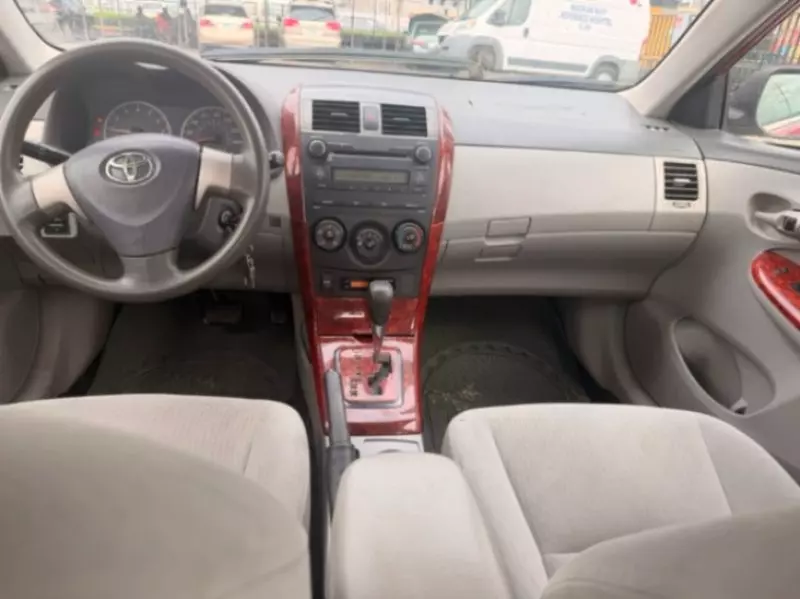 TOYOTA Corolla   - 2010