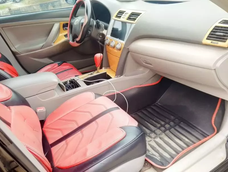 Toyota Camry   - 2010