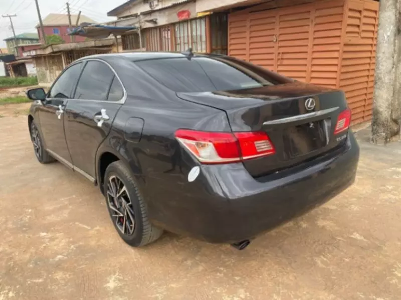 Lexus ES 350   - 2010
