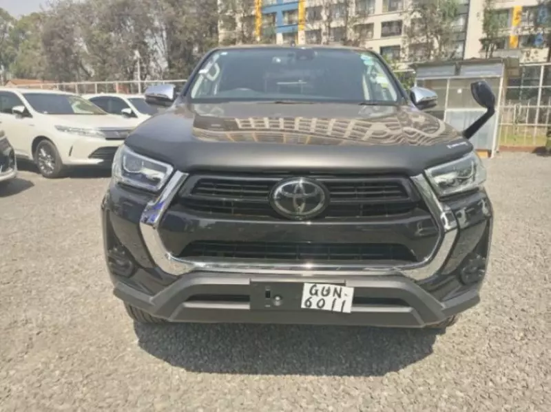 TOYOTA Hilux   - 2021