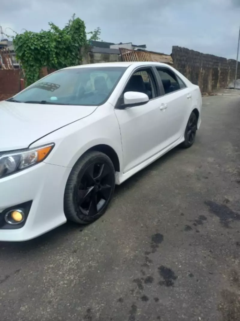 TOYOTA Camry   - 2013