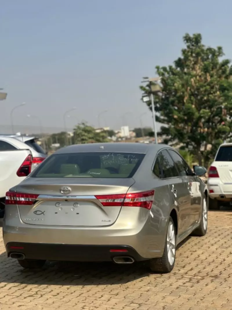 Toyota Avalon   - 2013