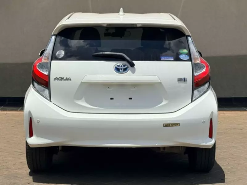 TOYOTA Aqua   - 2018