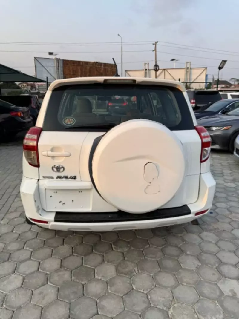 Toyota RAV 4   - 2010