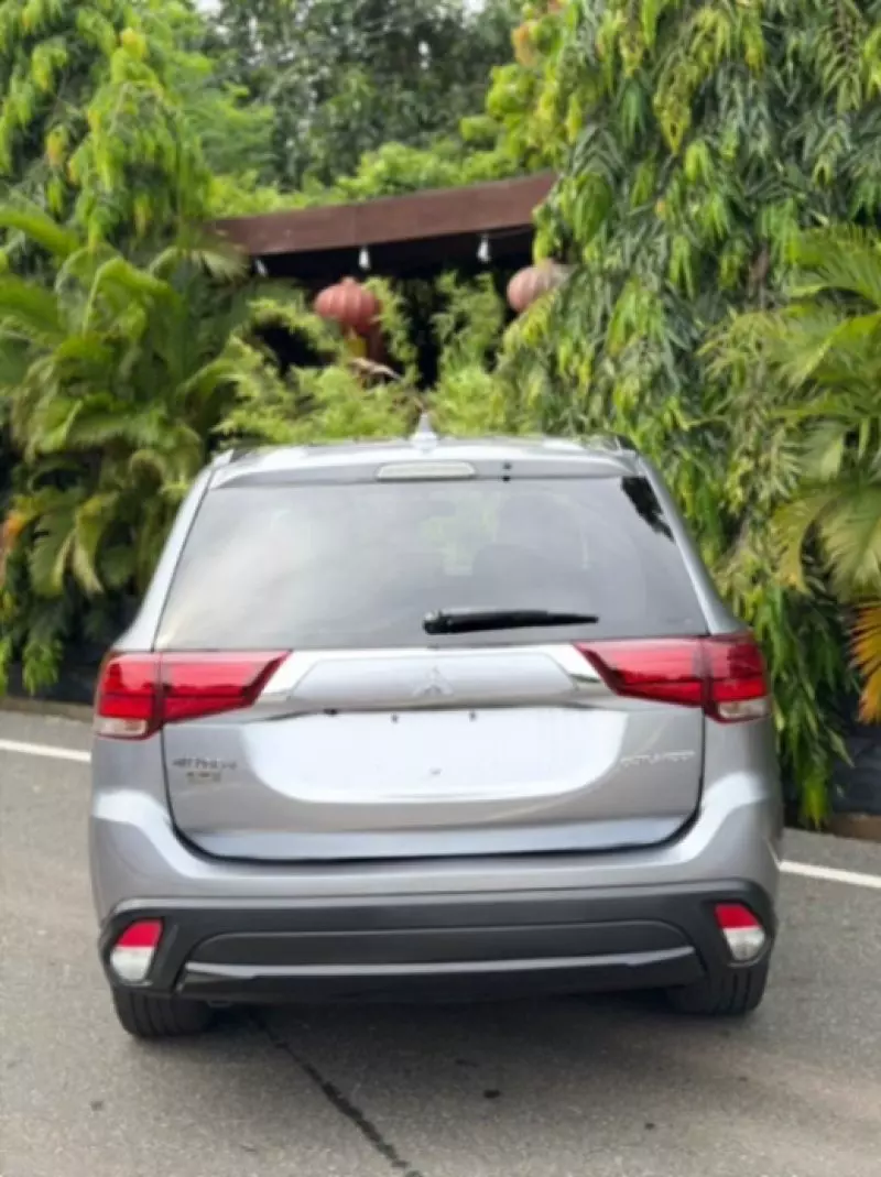 Mitsubishi Outlander   - 2018