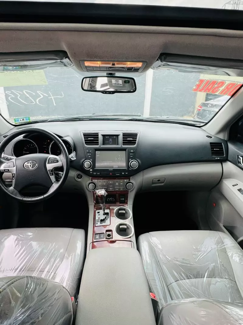 Toyota Highlander   - 2012