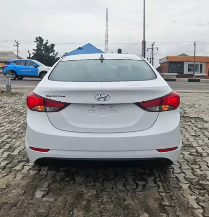 Hyundai Elantra - 2014