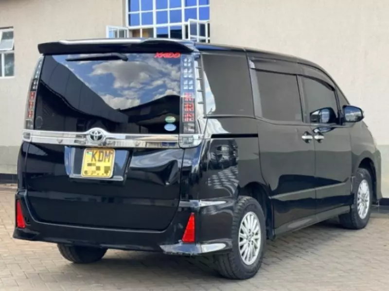 TOYOTA Voxy    - 2016