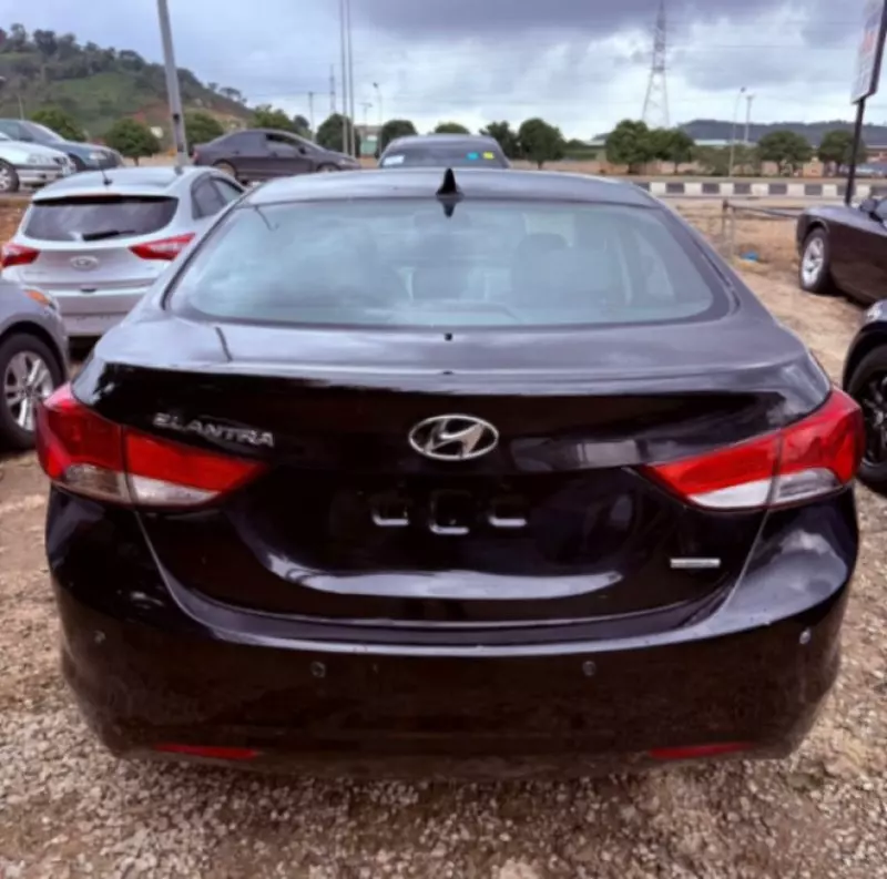 Hyundai Elantra - 2011