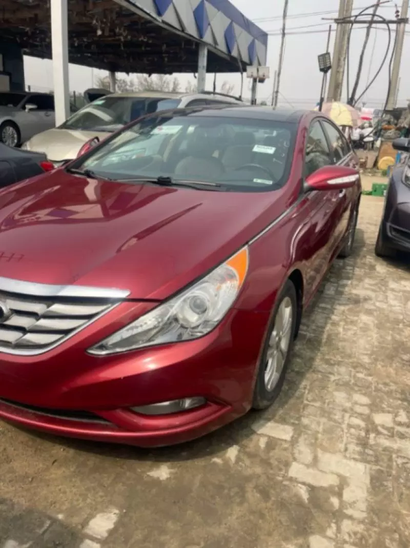Hyundai Sonata   - 2012