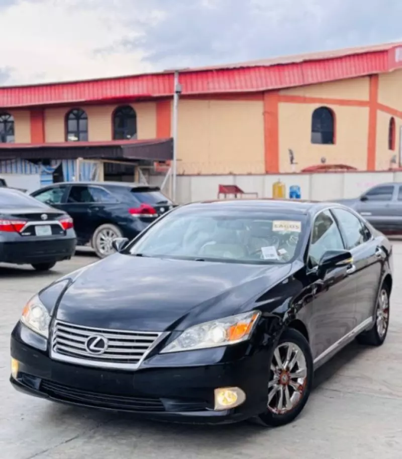 Lexus ES   - 2010