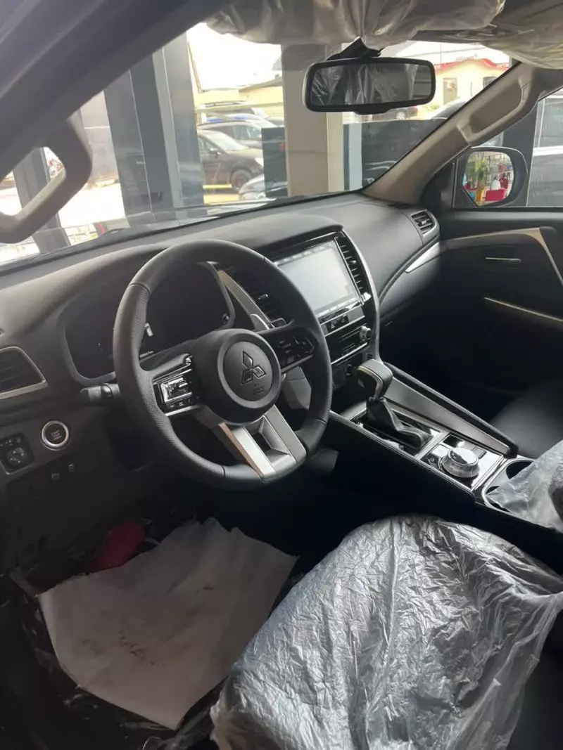 Mitsubishi Pajero Sport   - 2026