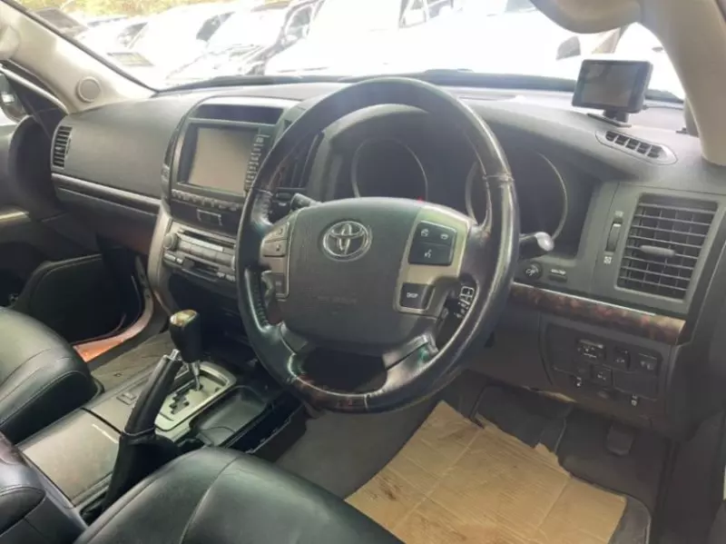 Toyota Landcruiser  V8   - 2012