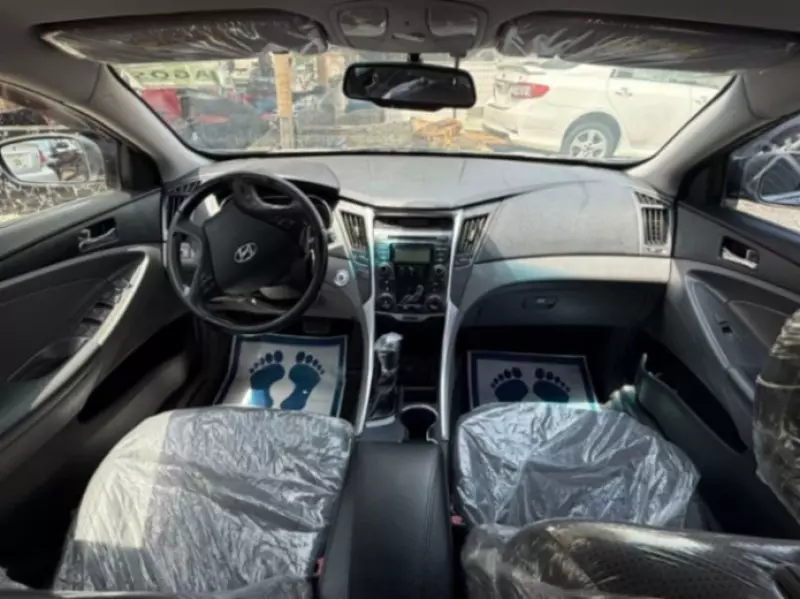 Hyundai Sonata   - 2012