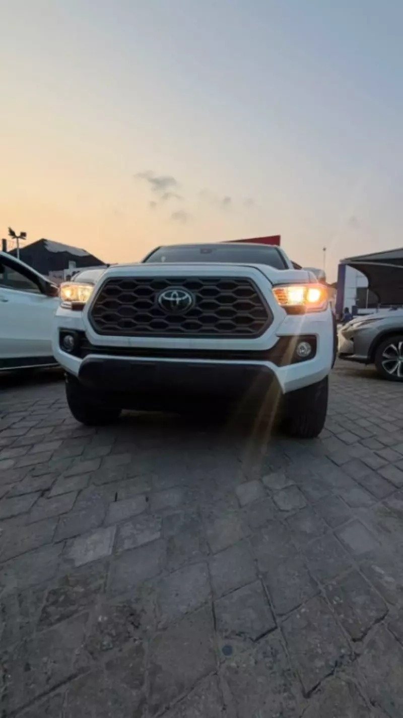 TOYOTA Tacoma   - 2020