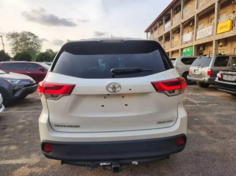 Toyota Highlander   - 2015