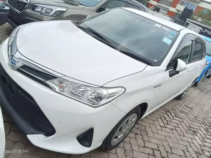 TOYOTA Fielder hybrid - 2018