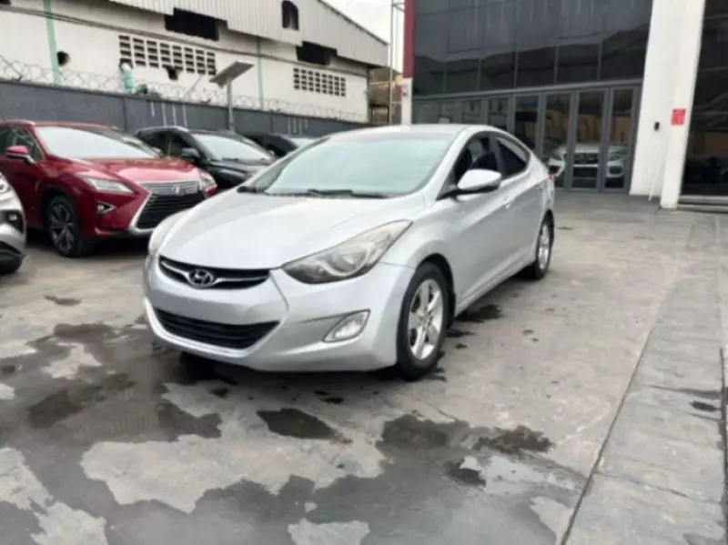 Hyundai Elantra   - 2013