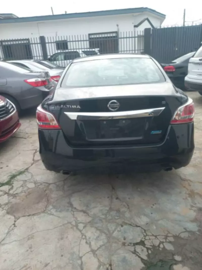 Nissan Altima   - 2013