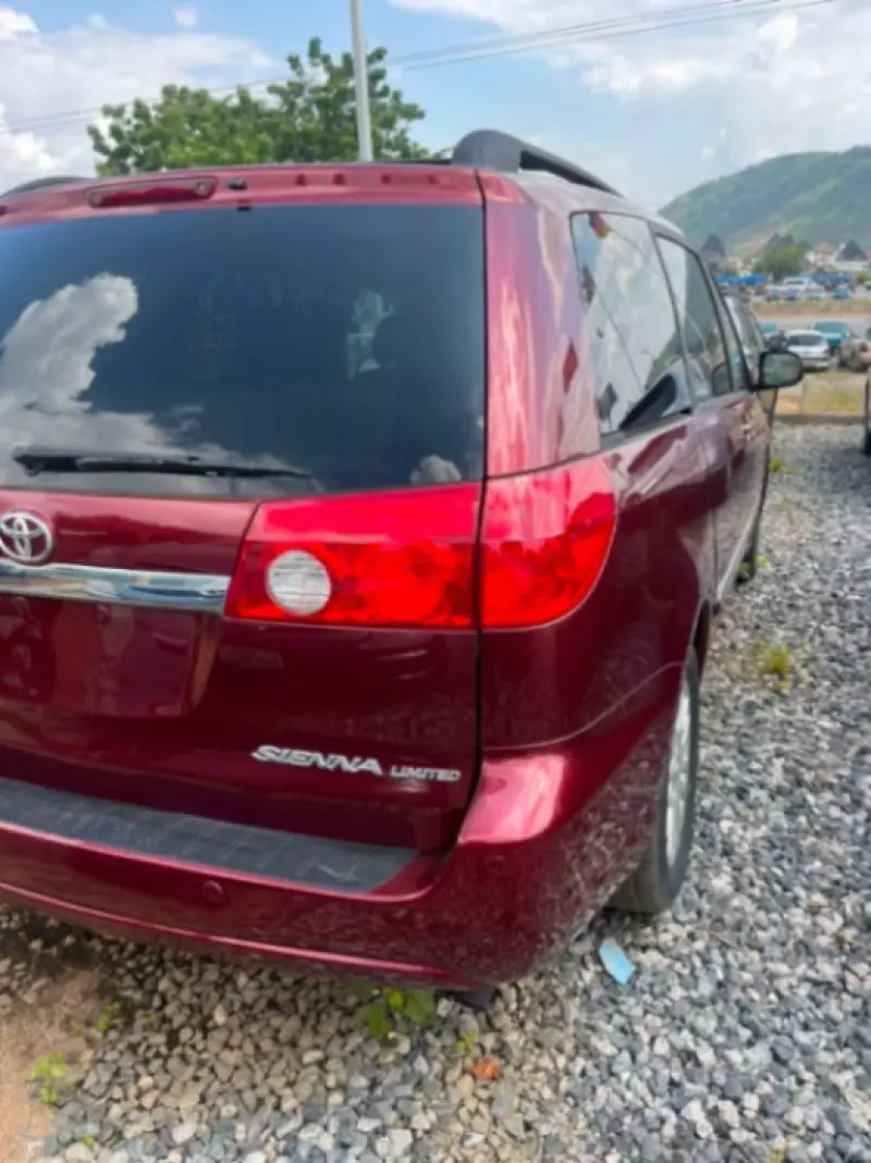 TOYOTA Sienna   - 2008