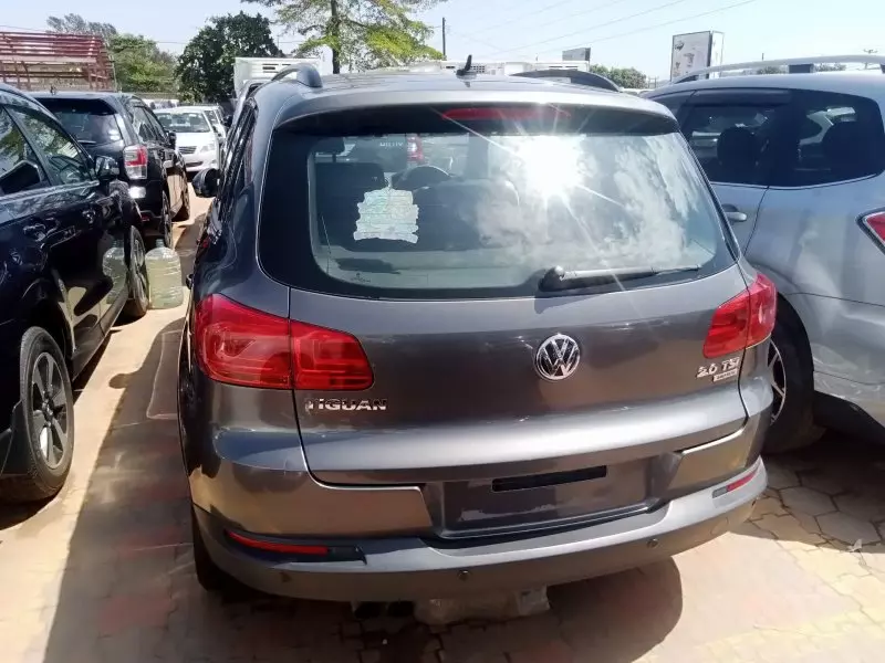 Volkswagen Tiguan   - 2013