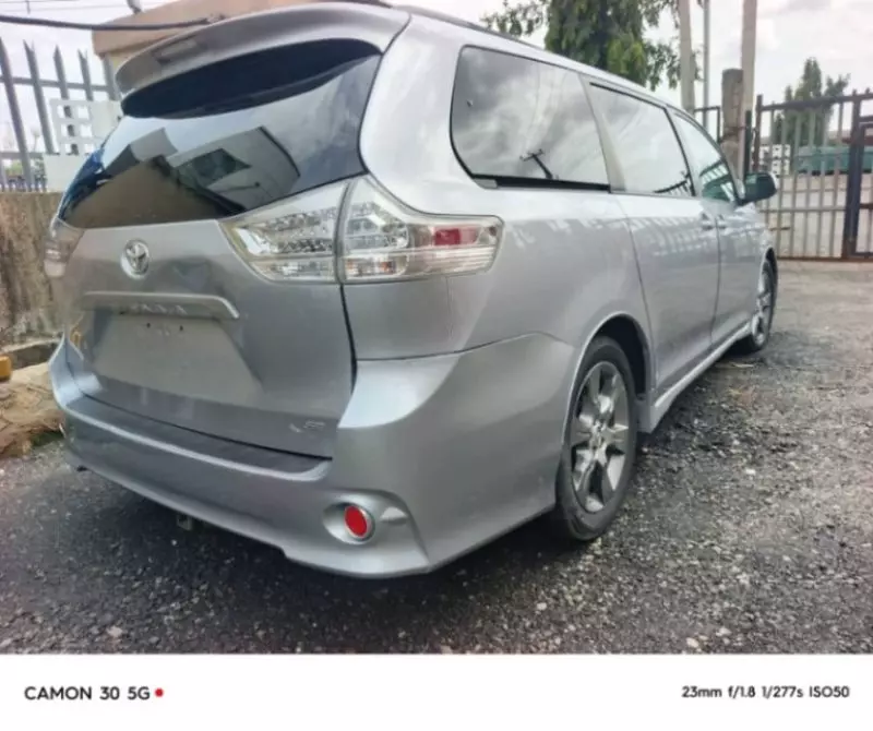 Toyota Sienna   - 2012