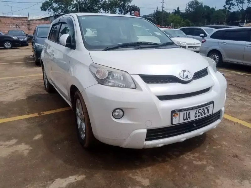 Toyota Ist    - 2011