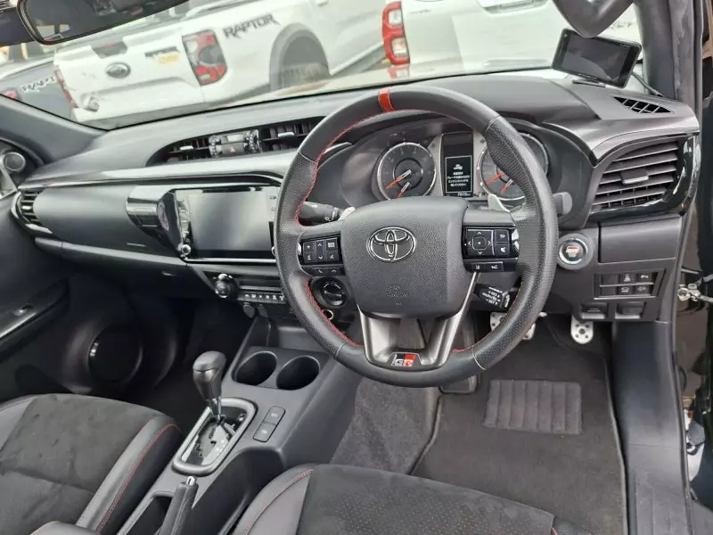 Toyota Hilux    - 2023