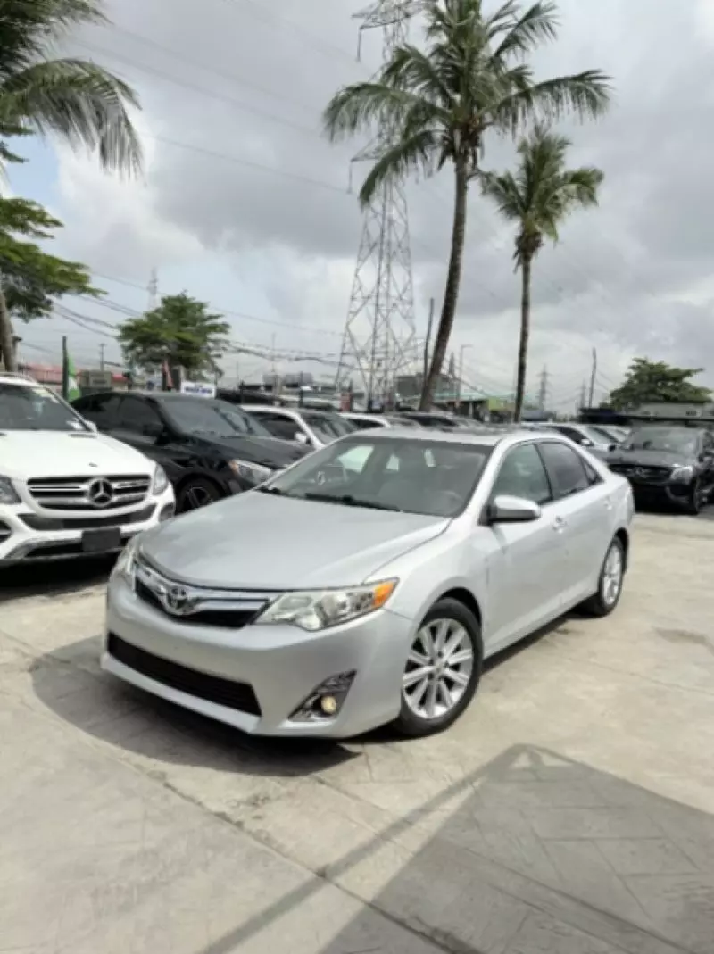 Toyota Camry   - 2014