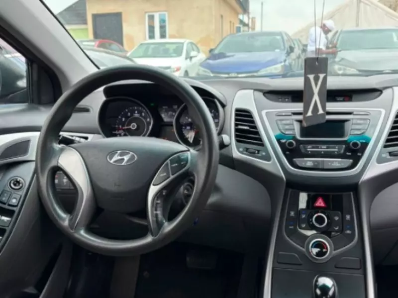Hyundai Elantra - 2013
