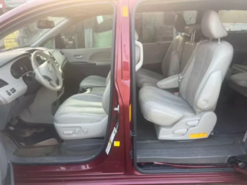 Toyota Sienna   - 2013