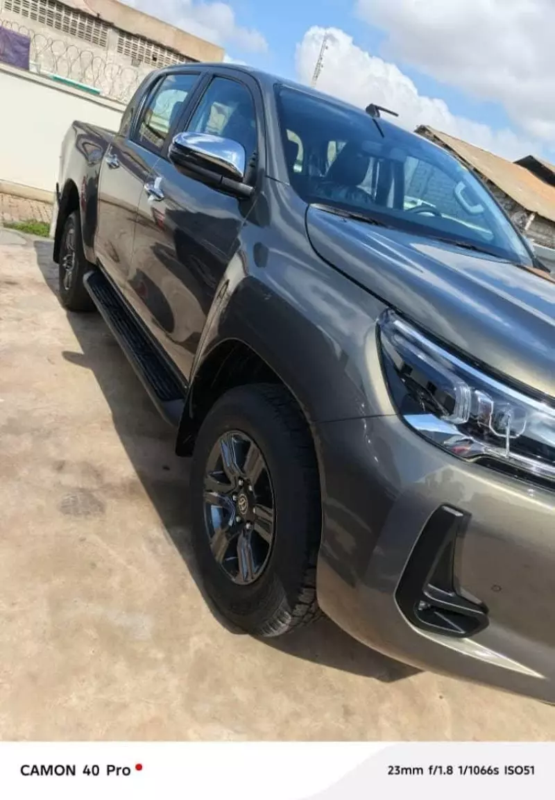 Toyota Hilux   - 2026